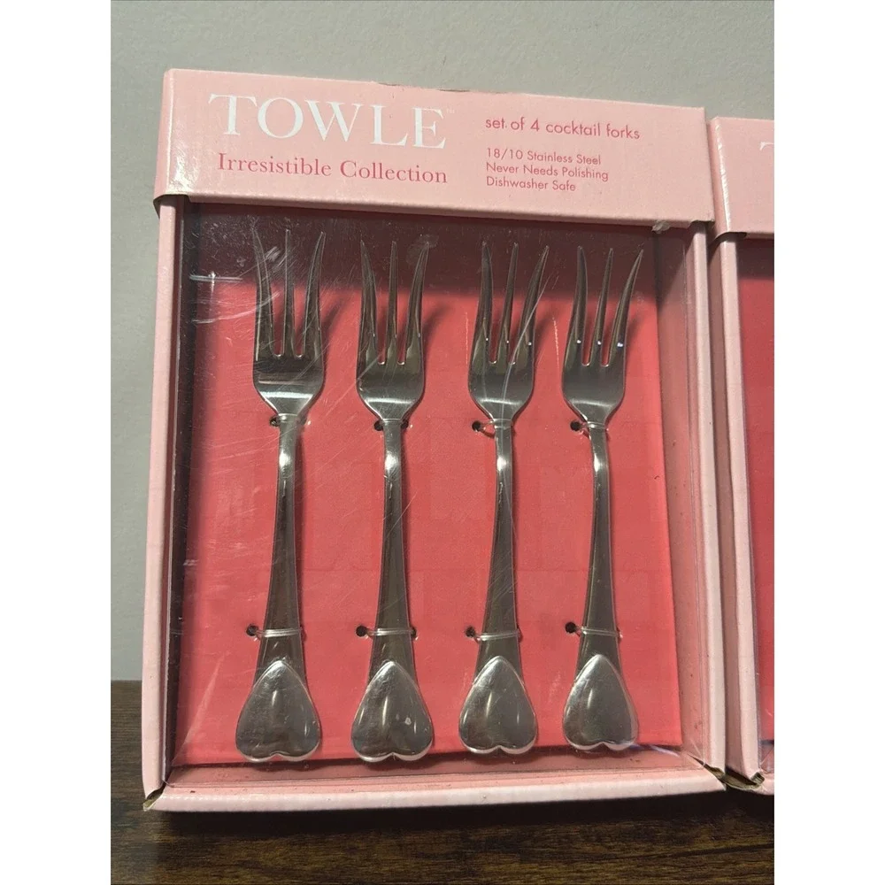 NEW Towle IRRESISTIBLE Heart Shaped Collection, 4x Spreaders & 4x Cocktail Forks
